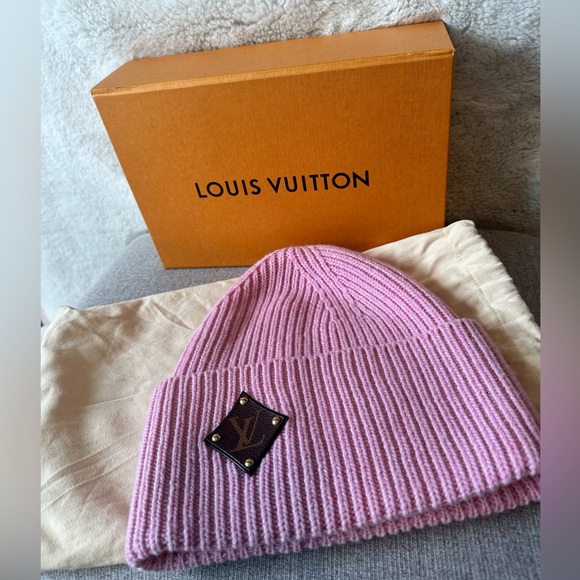 Louis Vuitton rose coloured beanie - Picture 1 of 4